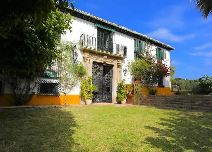 Villa Clavero Three Premium Apt